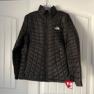 NWT North Face Women’s Jacket.  Never worn.  Cleaning my closet.